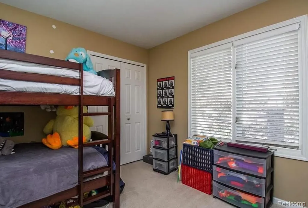 48428 Estera Drive Shelby Charter Township MI 48315
