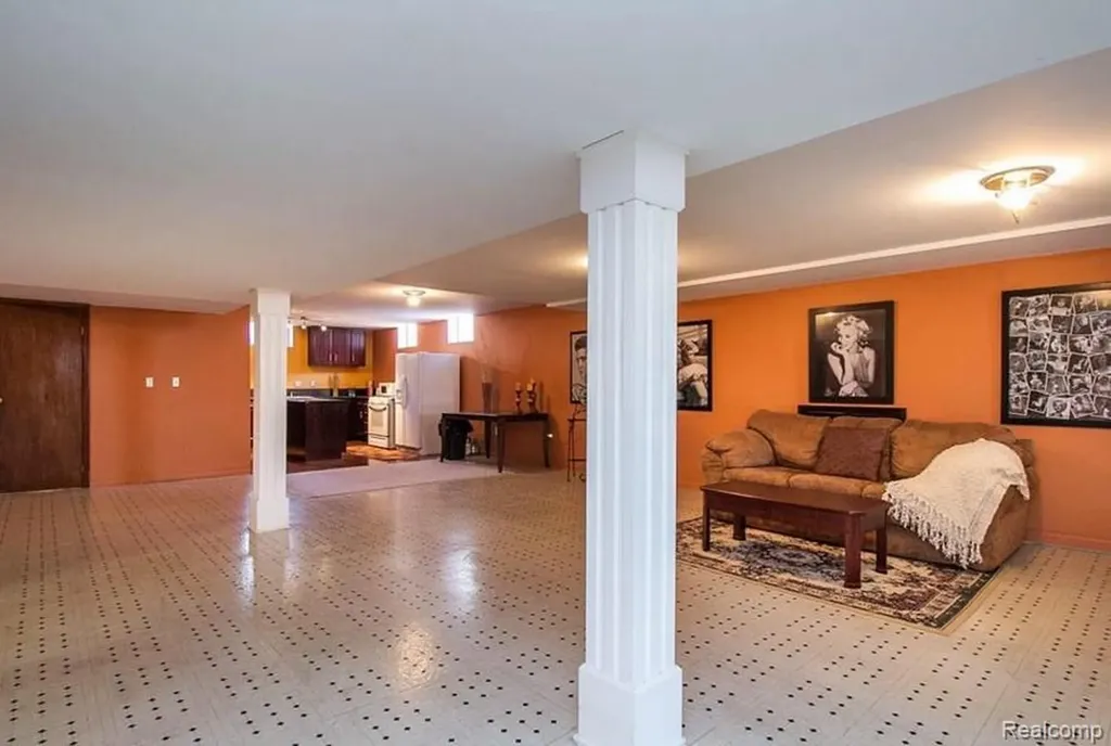 48428 Estera Drive Shelby Charter Township MI 48315