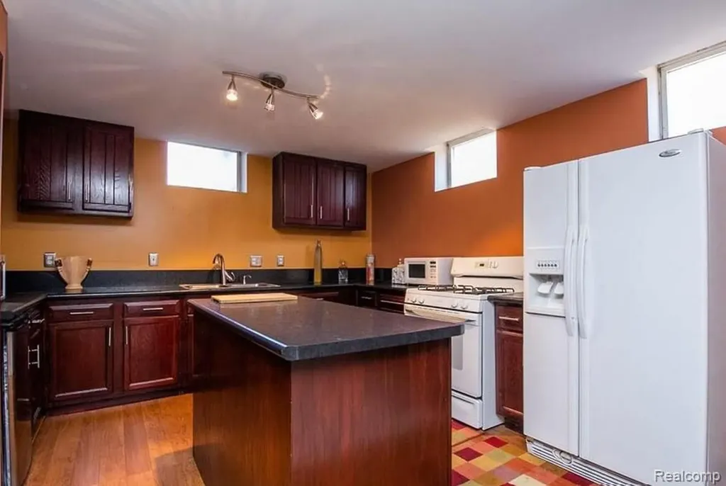48428 Estera Drive Shelby Charter Township MI 48315