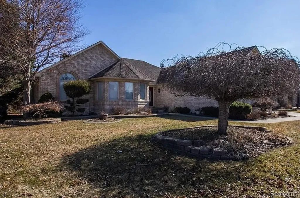 48428 Estera Drive Shelby Charter Township MI 48315