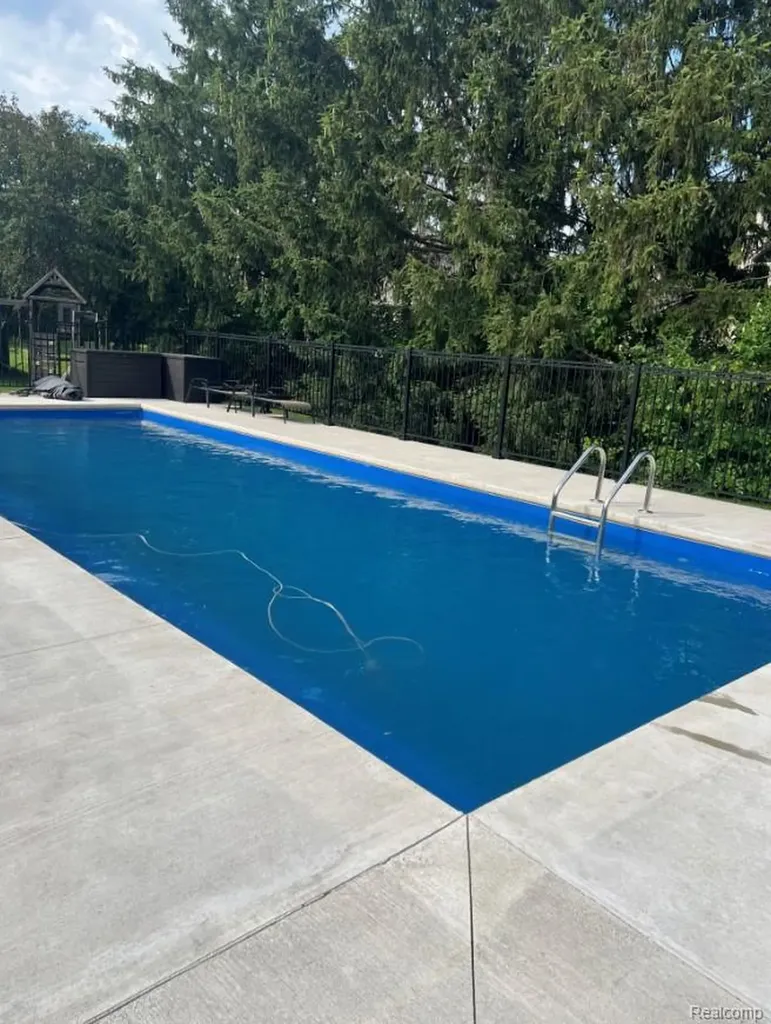 48428 Estera Drive Shelby Charter Township MI 48315