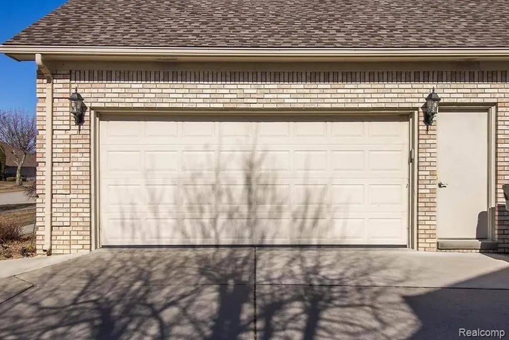 48428 Estera Drive Shelby Charter Township MI 48315