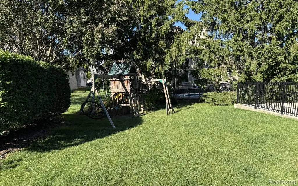 48428 Estera Drive Shelby Charter Township MI 48315