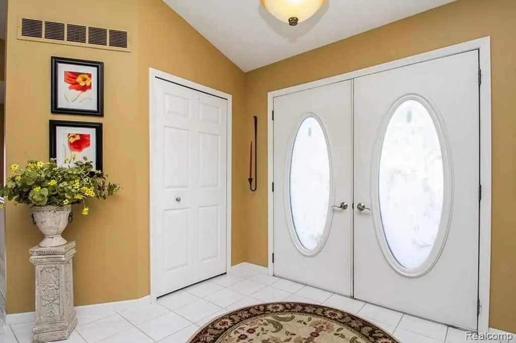 48428 Estera Drive Shelby Charter Township MI 48315