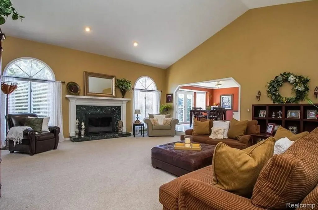 48428 Estera Drive Shelby Charter Township MI 48315
