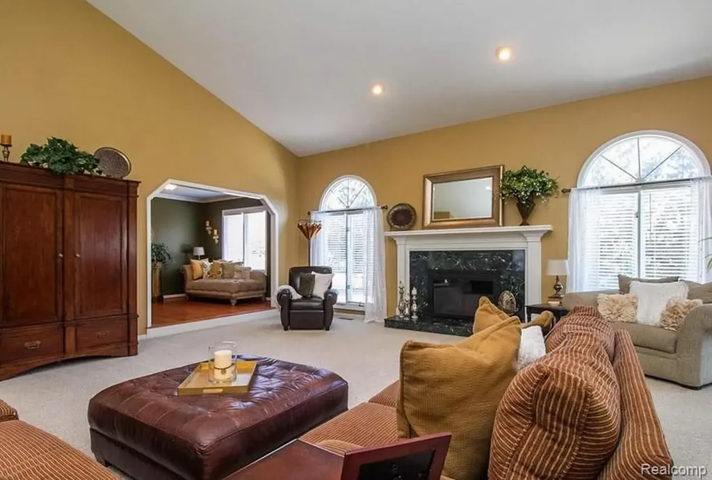 48428 Estera Drive Shelby Charter Township MI 48315