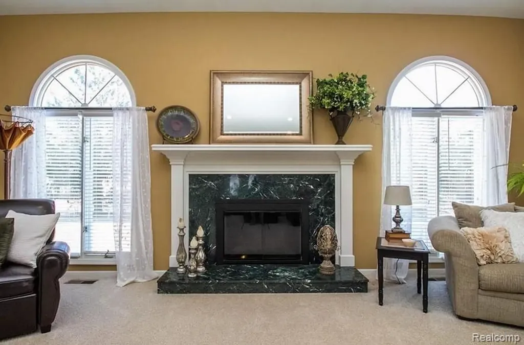 48428 Estera Drive Shelby Charter Township MI 48315