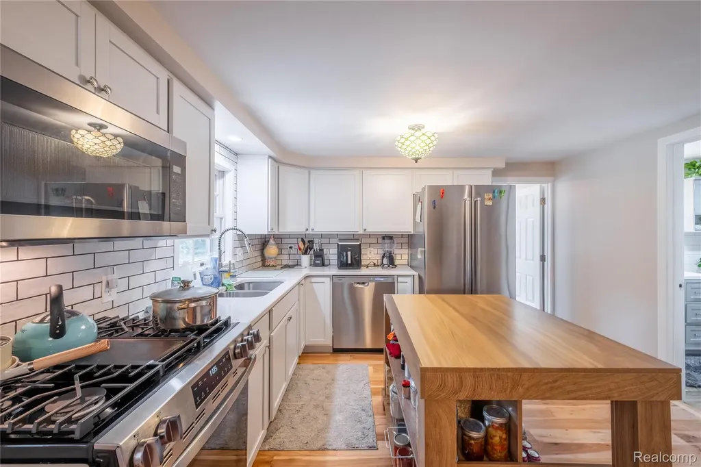 308 N Seymour Road Flushing City MI 48433
