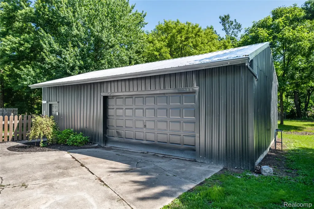 308 N Seymour Road Flushing City MI 48433