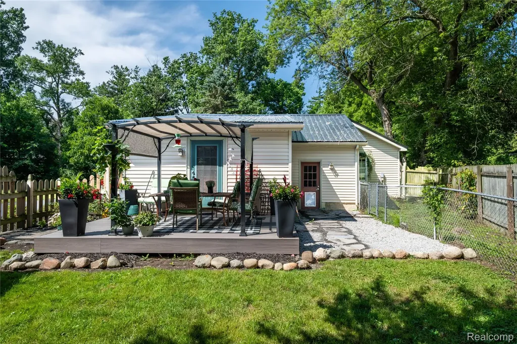 308 N Seymour Road Flushing City MI 48433