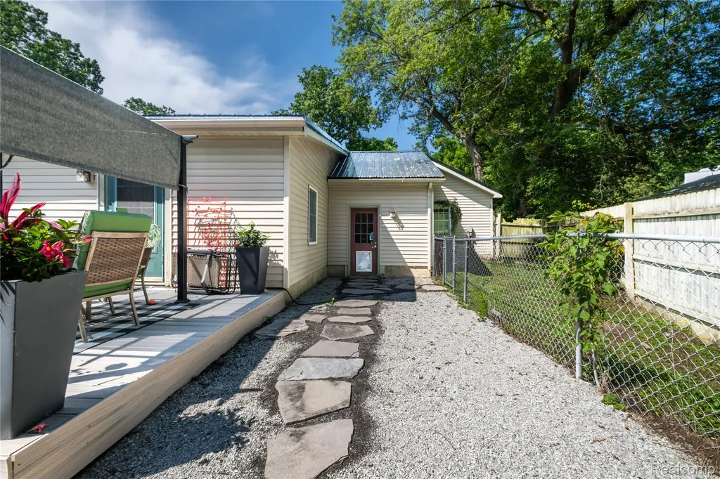 308 N Seymour Road Flushing City MI 48433