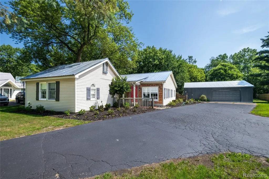 308 N Seymour Road Flushing City MI 48433