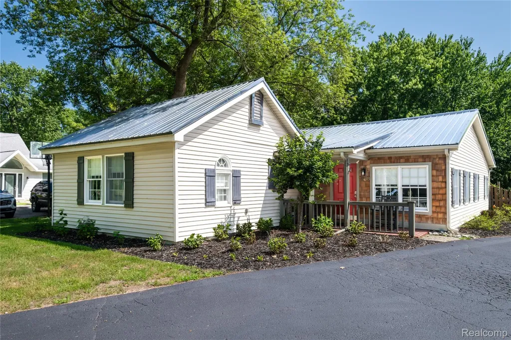 308 N Seymour Road Flushing City MI 48433