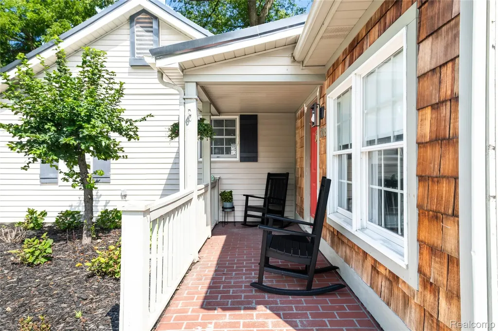 308 N Seymour Road Flushing City MI 48433