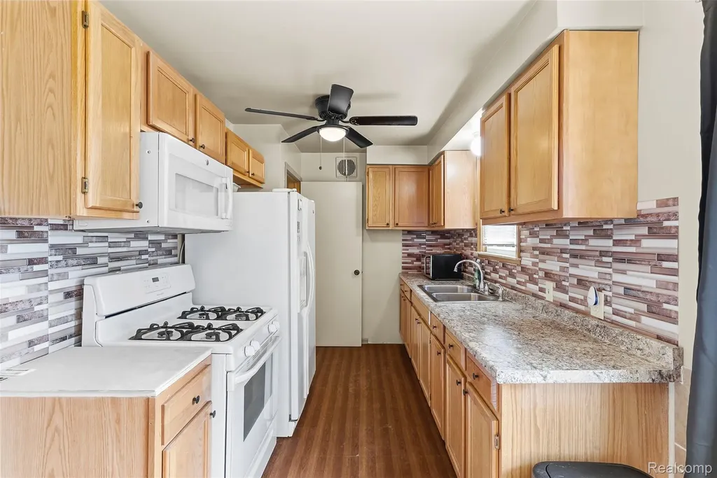 4722 Birchcrest Drive Flint City MI 48504