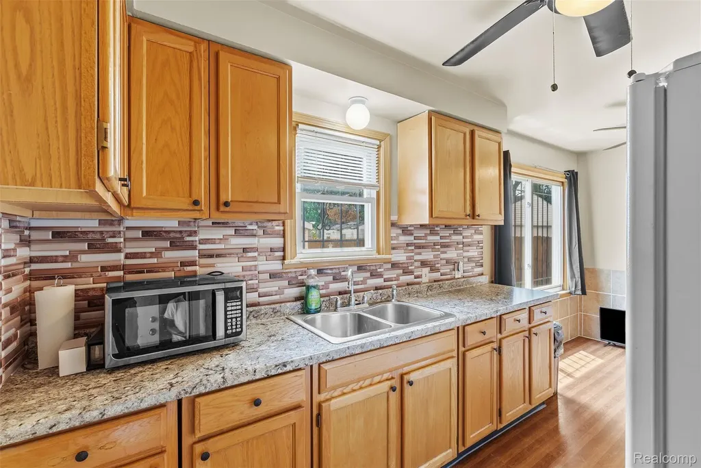 4722 Birchcrest Drive Flint City MI 48504