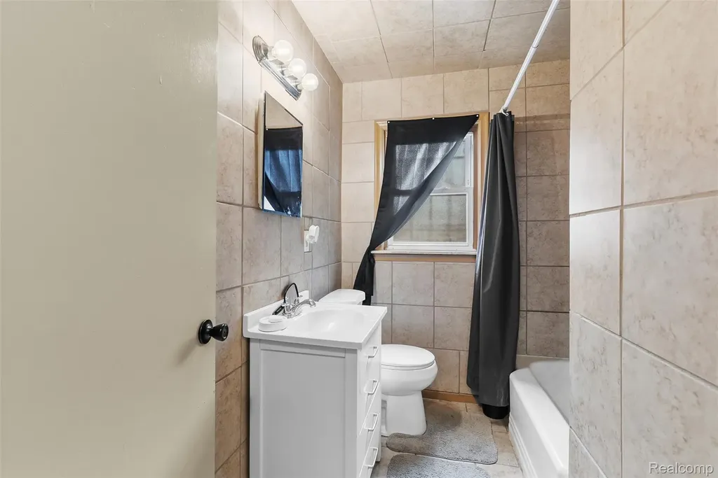 4722 Birchcrest Drive Flint City MI 48504