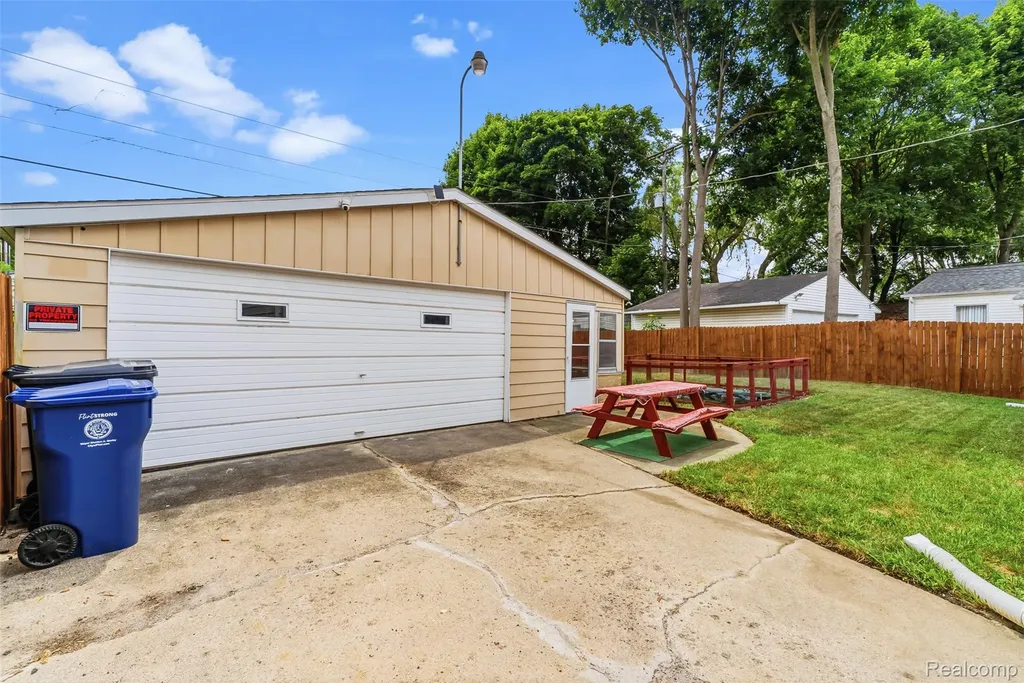 4722 Birchcrest Drive Flint City MI 48504