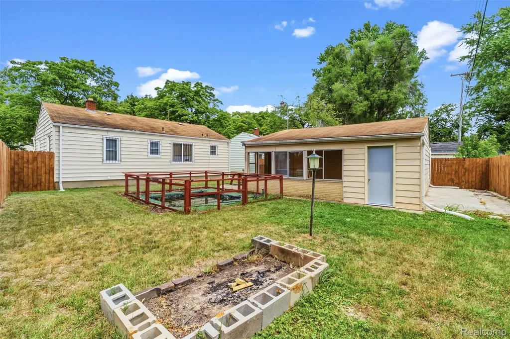 4722 Birchcrest Drive Flint City MI 48504