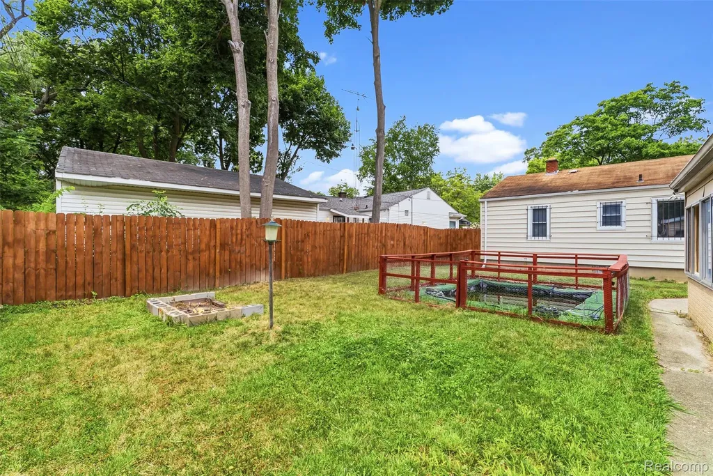 4722 Birchcrest Drive Flint City MI 48504