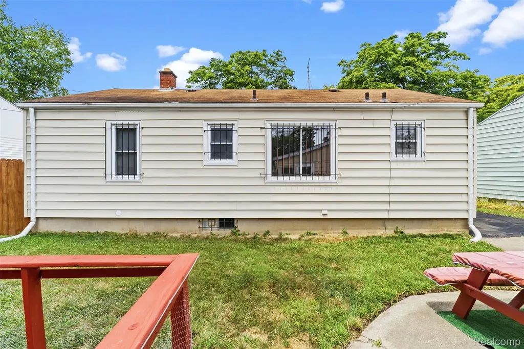 4722 Birchcrest Drive Flint City MI 48504