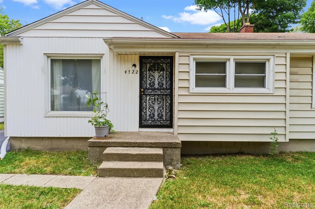 4722 Birchcrest Drive Flint City MI 48504