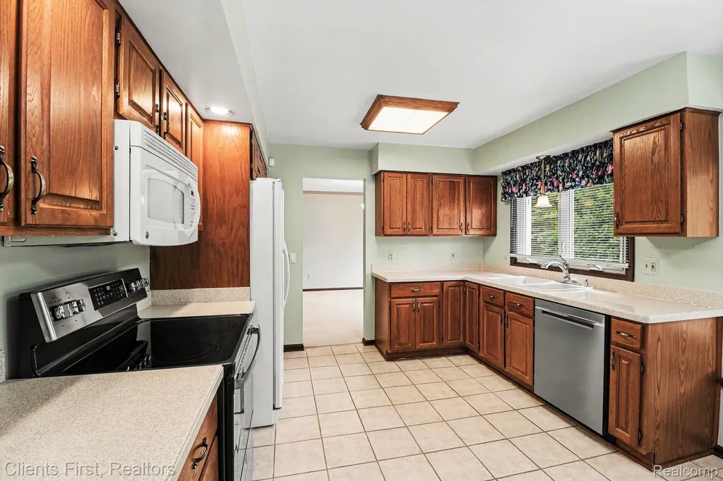 42542 Knollwood Court Northville Township MI 48168