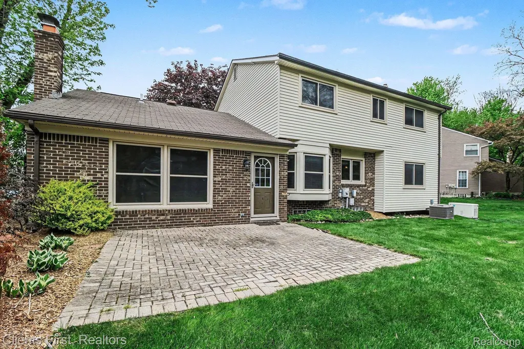 42542 Knollwood Court Northville Township MI 48168