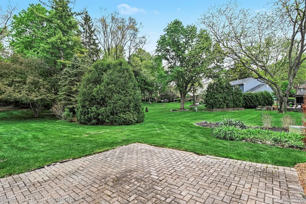 42542 Knollwood Court Northville Township MI 48168