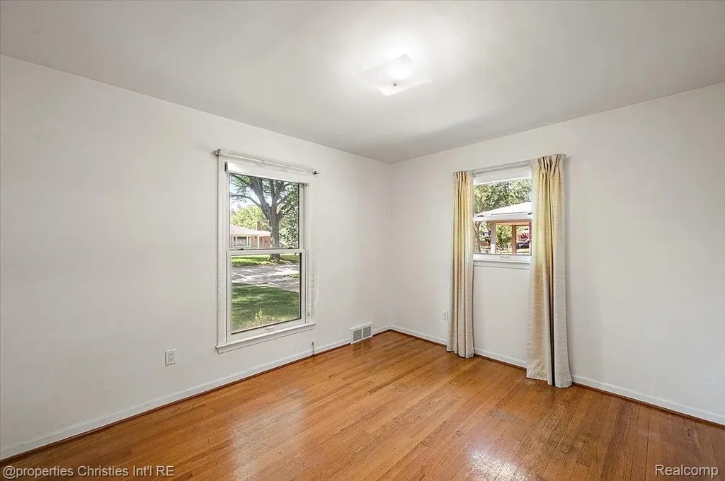 1527 Hazel Street Birmingham City MI 48009