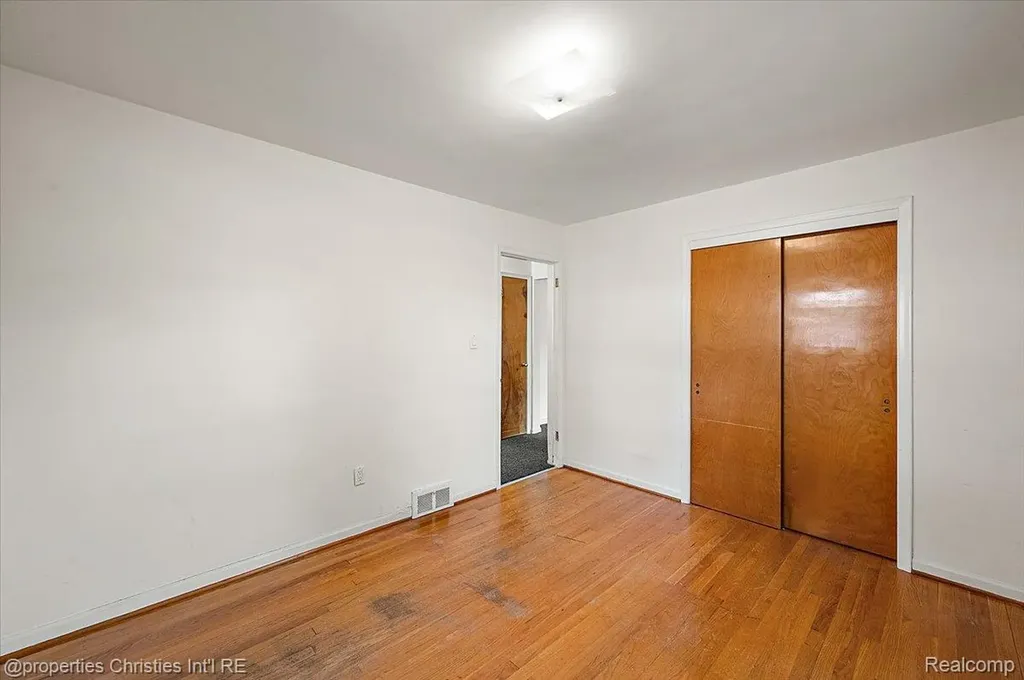 1527 Hazel Street Birmingham City MI 48009