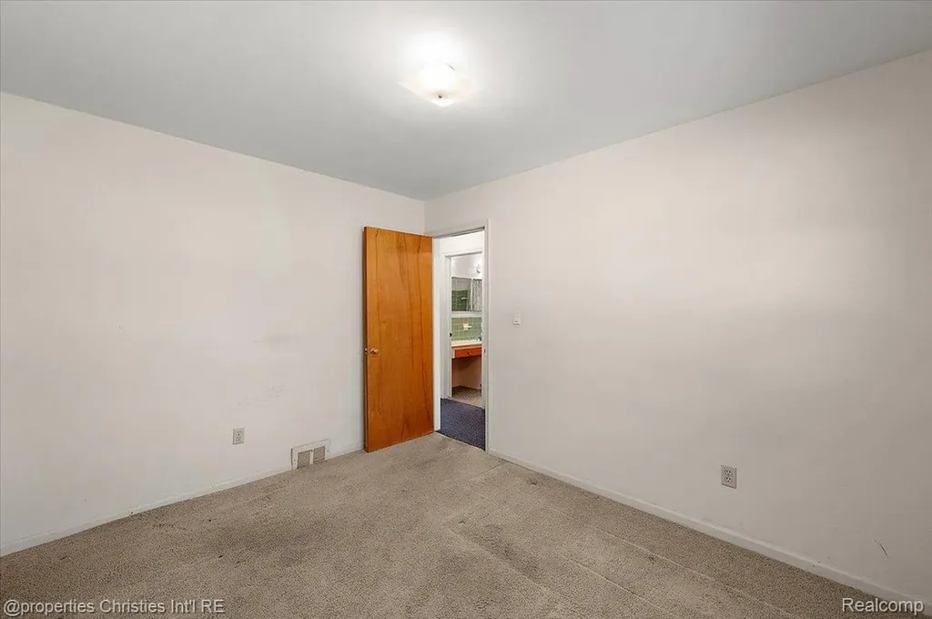 1527 Hazel Street Birmingham City MI 48009