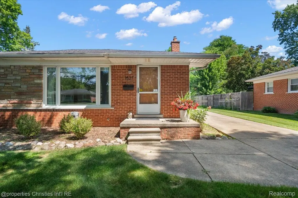 1527 Hazel Street Birmingham City MI 48009