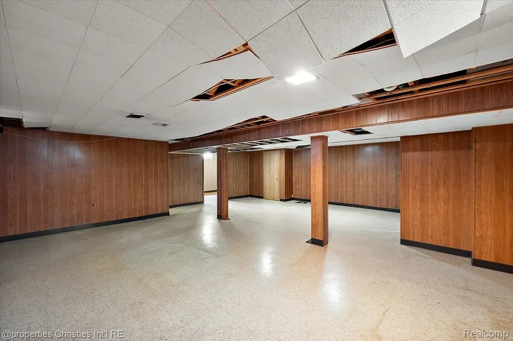 1527 Hazel Street Birmingham City MI 48009
