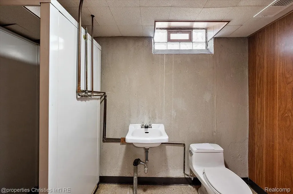 1527 Hazel Street Birmingham City MI 48009