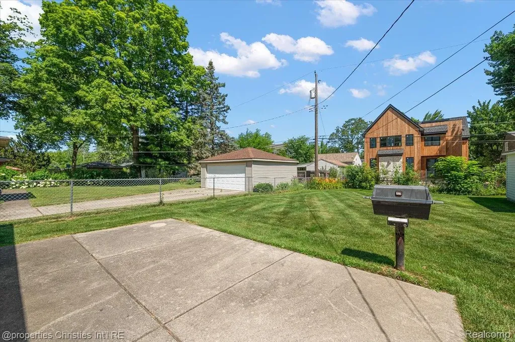 1527 Hazel Street Birmingham City MI 48009