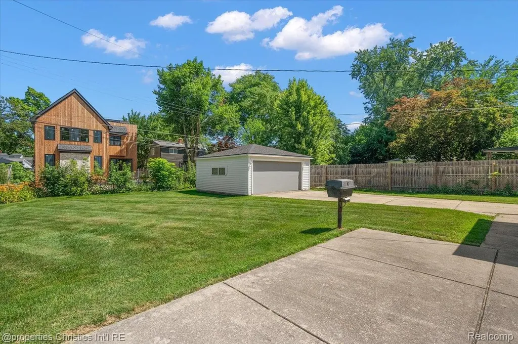 1527 Hazel Street Birmingham City MI 48009