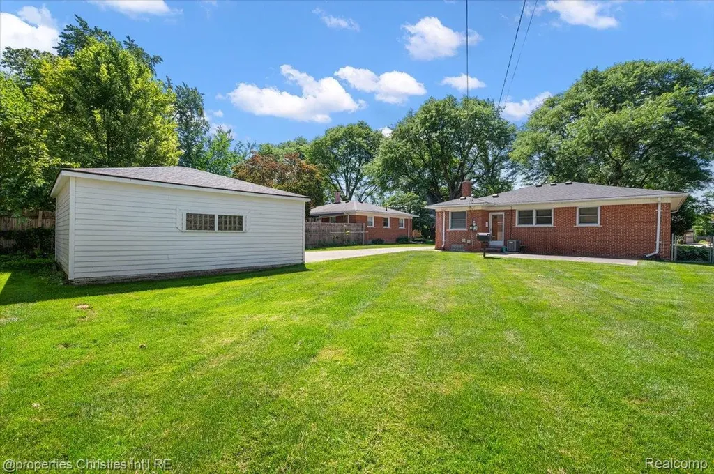 1527 Hazel Street Birmingham City MI 48009