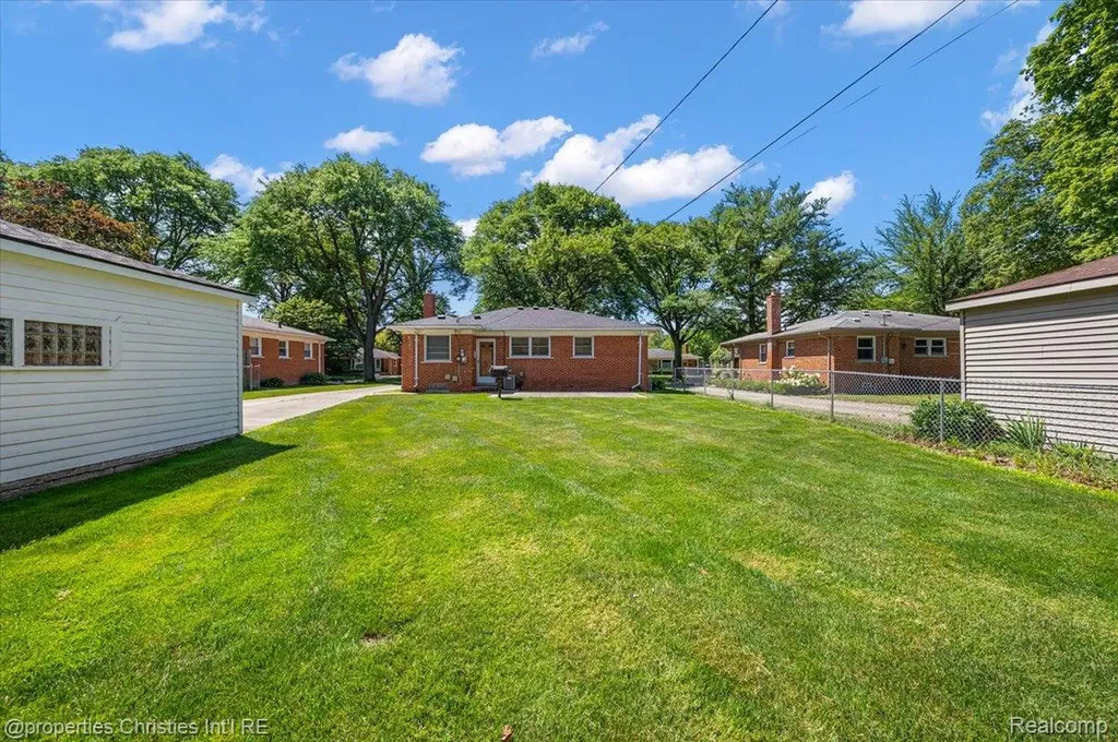 1527 Hazel Street Birmingham City MI 48009