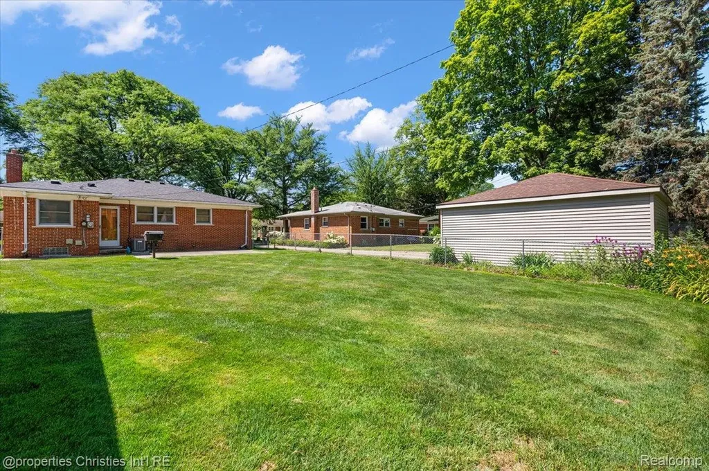 1527 Hazel Street Birmingham City MI 48009