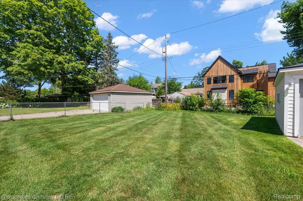 1527 Hazel Street Birmingham City MI 48009