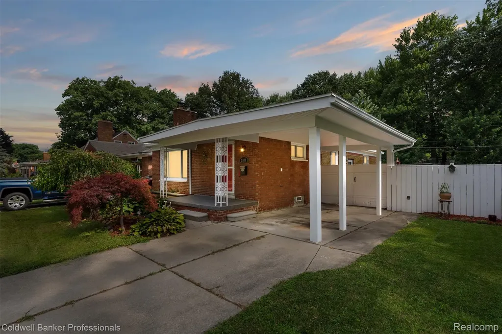22101 Mauer Street St. Clair Shores City MI 48080