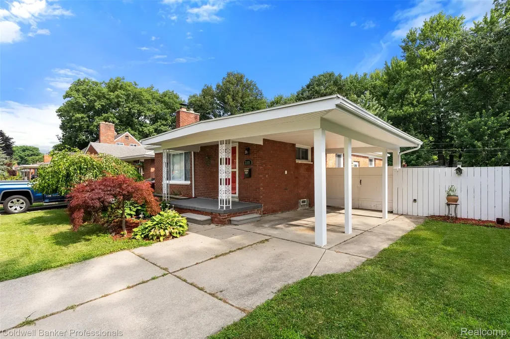 22101 Mauer Street St. Clair Shores City MI 48080