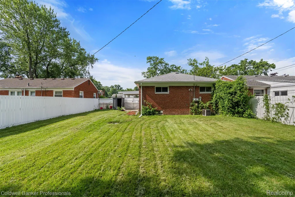 22101 Mauer Street St. Clair Shores City MI 48080