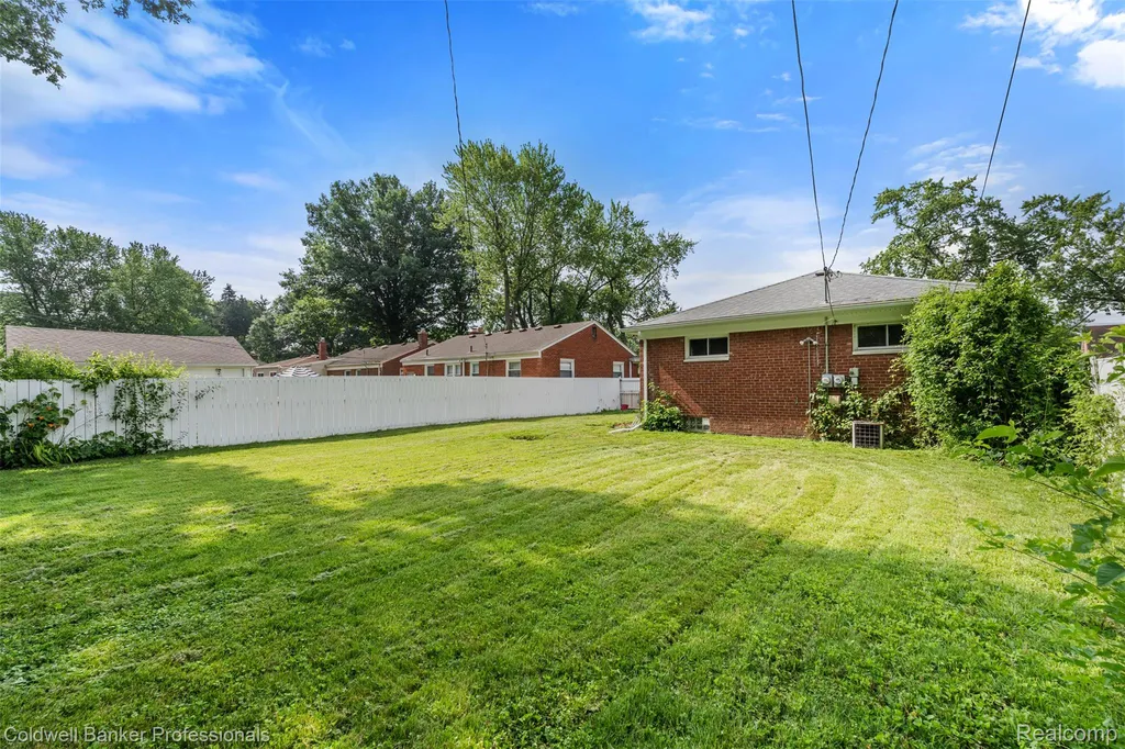 22101 Mauer Street St. Clair Shores City MI 48080