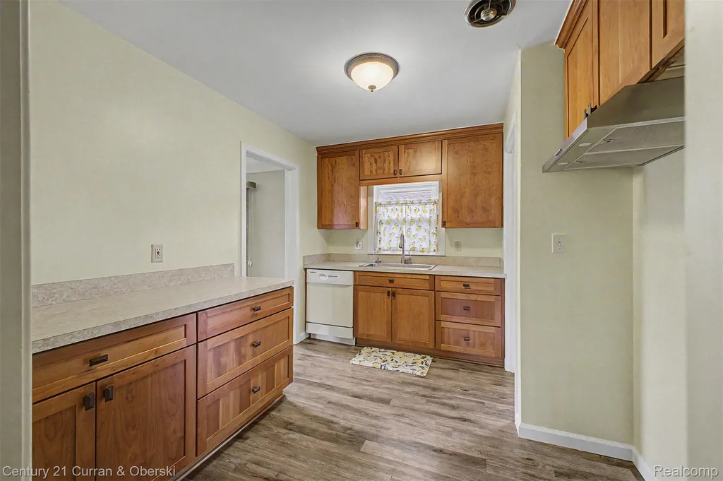 6999 Fenton Street Dearborn Heights City MI 48127