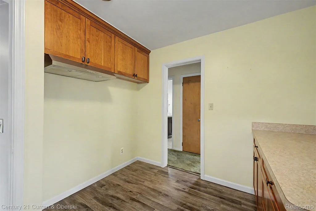 6999 Fenton Street Dearborn Heights City MI 48127