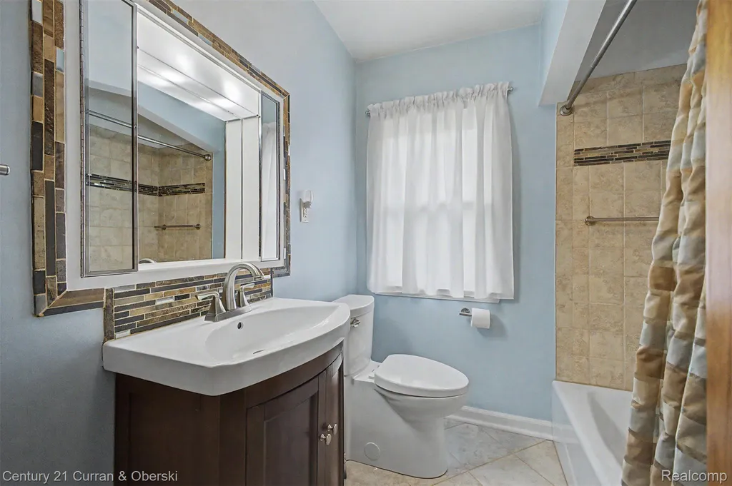 6999 Fenton Street Dearborn Heights City MI 48127
