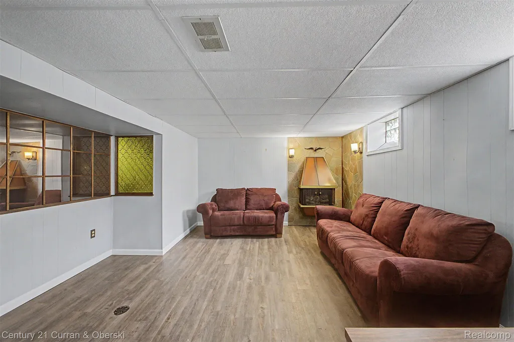 6999 Fenton Street Dearborn Heights City MI 48127