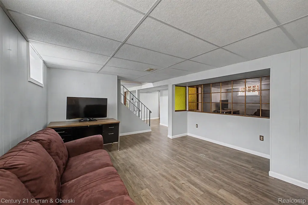 6999 Fenton Street Dearborn Heights City MI 48127